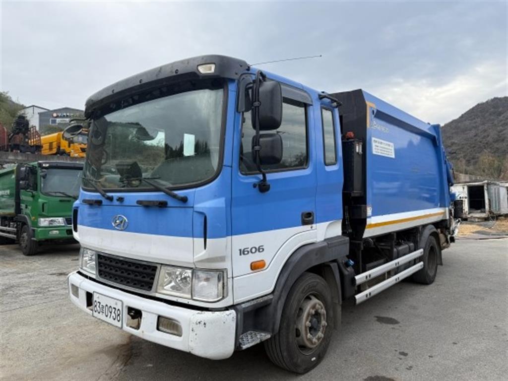 현대 압착진개 메가트럭 5톤 밀판식 배출 - 중고 트럭 매물 이미지