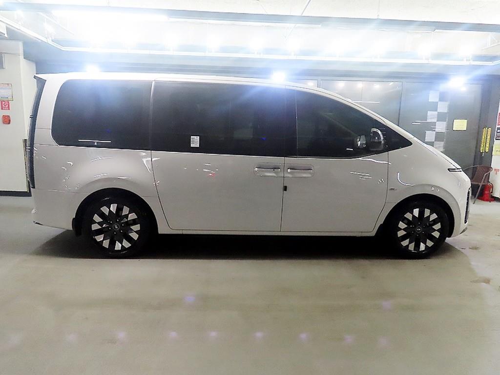 Hyundai Staria 4WD Diesel Lounge Inspiration 4