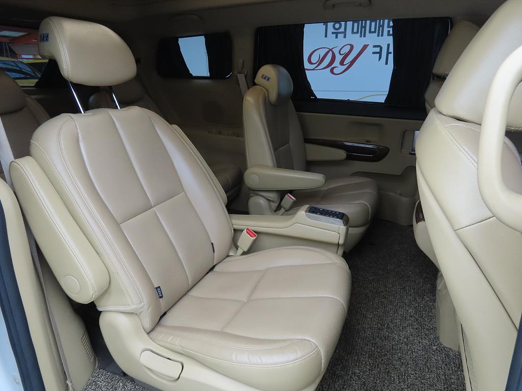 Kia Carnival Diesel High Limousine Noblesse 8
