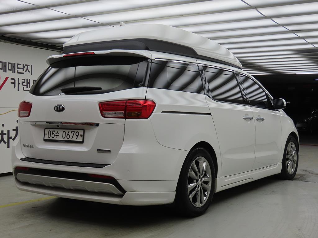 Kia Carnival Diesel High Limousine Noblesse 5