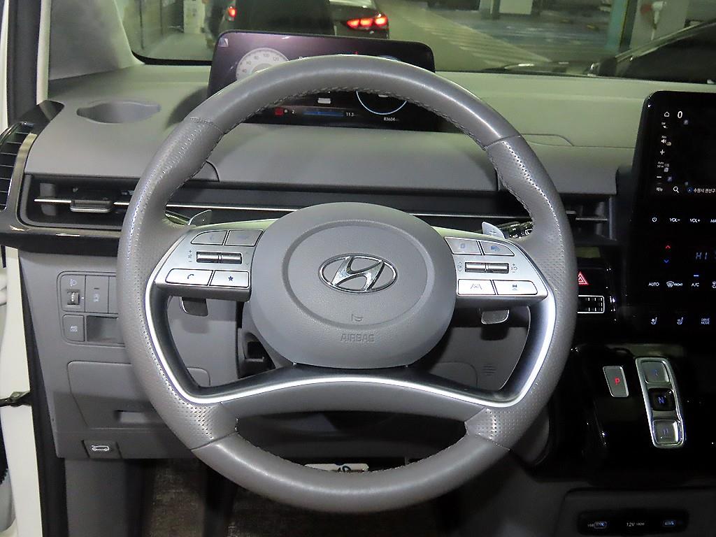 Hyundai Staria 4WD Diesel Lounge Inspiration 9