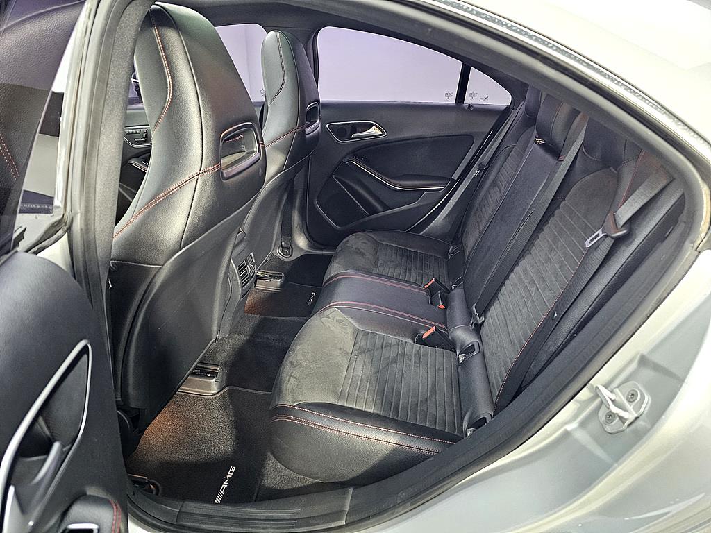 Mercedes-Benz CLA-Class CLA250 4MATIC 10