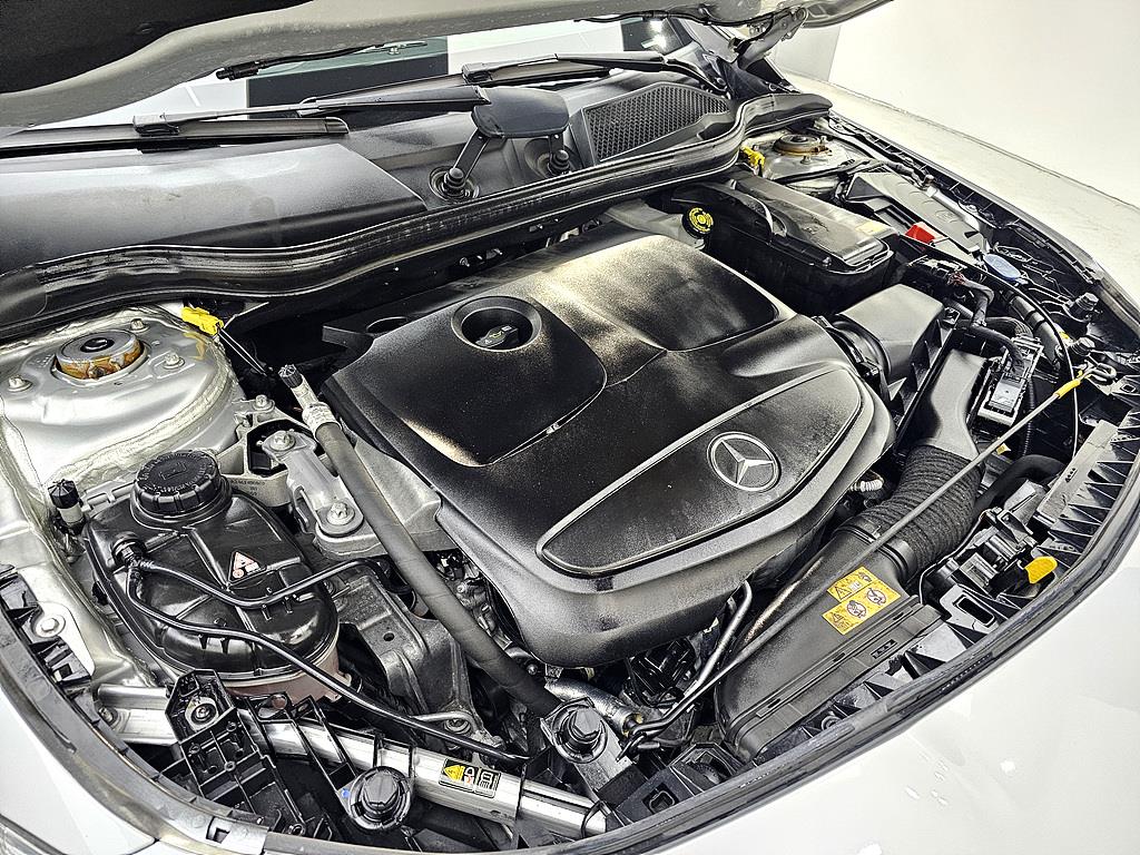 Mercedes-Benz CLA-Class CLA250 4MATIC 7