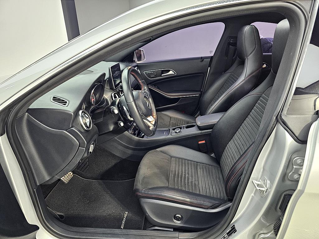 Mercedes-Benz CLA-Class CLA250 4MATIC 9