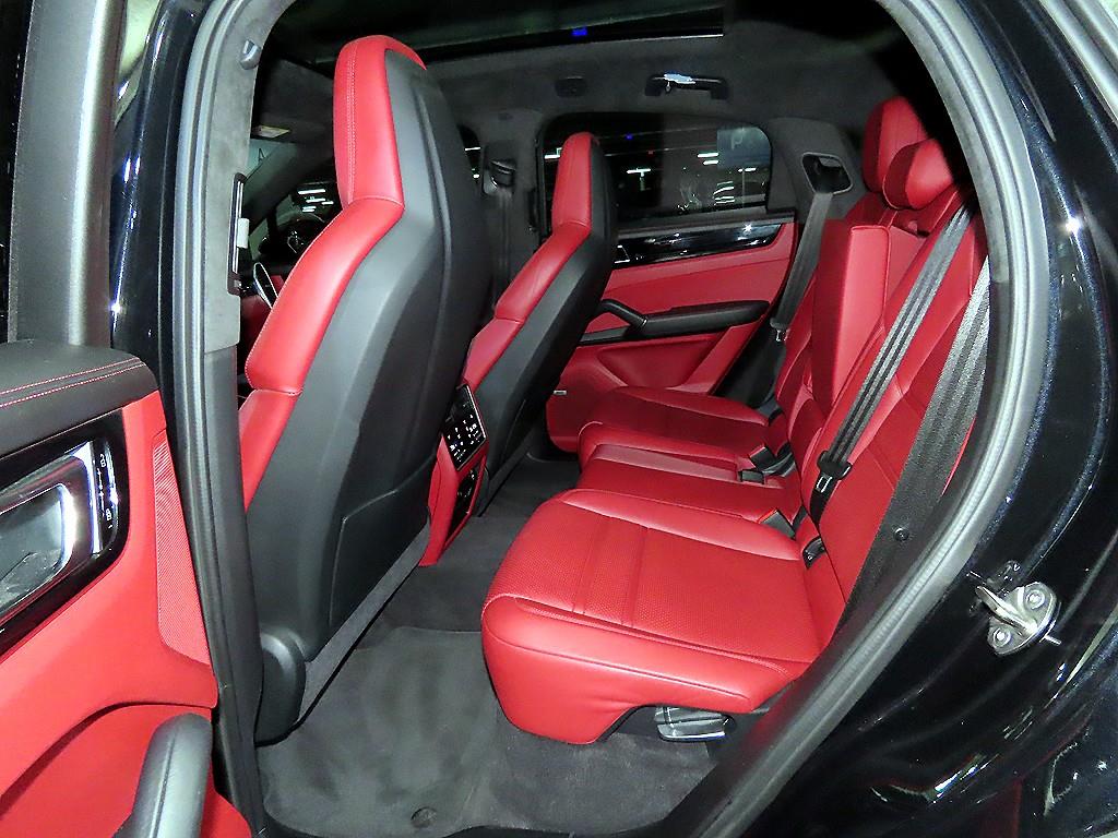 Porsche Cayenne 3.0 Coupe 8