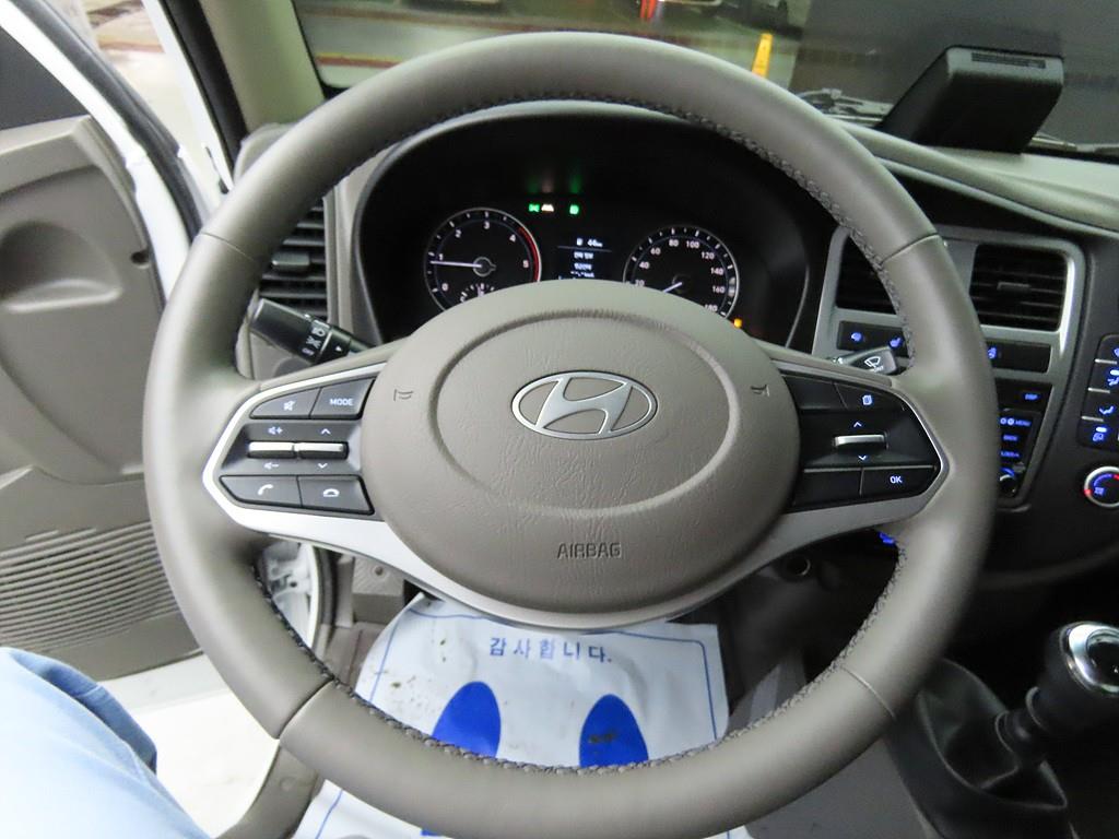 Hyundai Porter Super Cab/ Long Wheelbase/ 2WD Premium 8