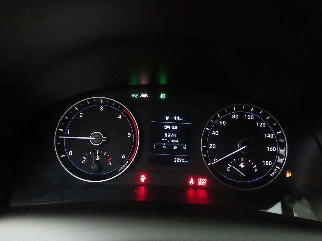 Hyundai Porter Super Cab/ Long Wheelbase/ 2WD Premium 9