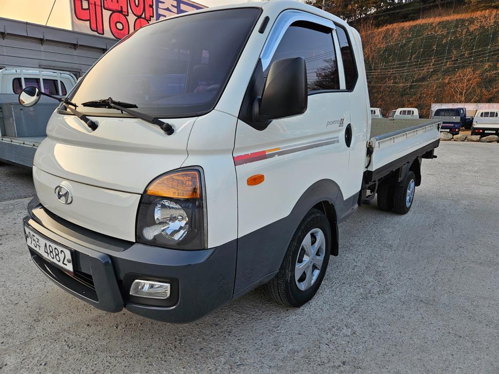 Hyundai Porter 1.0 Ton/ Super Cab/ Long Wheelbase/ CRDi 4