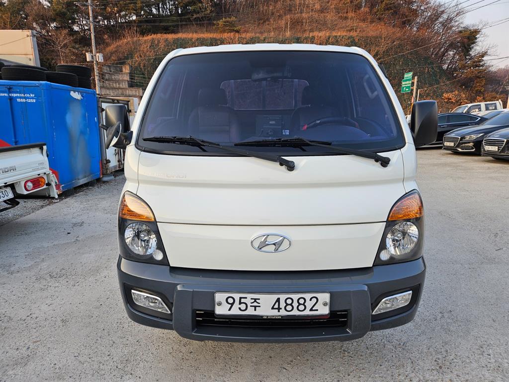 Hyundai Porter 1.0 Ton/ Super Cab/ Long Wheelbase/ CRDi 2