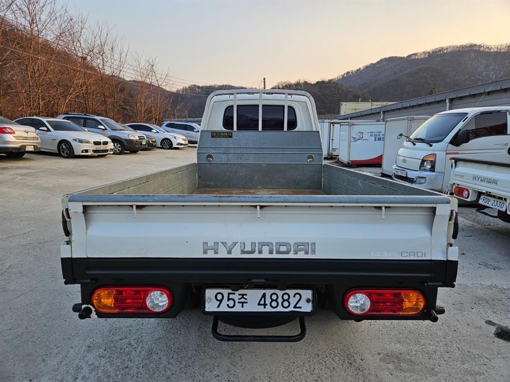Hyundai Porter 1.0 Ton/ Super Cab/ Long Wheelbase/ CRDi 6