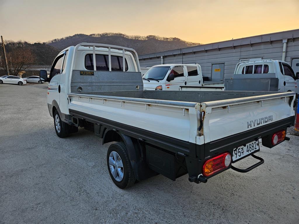 Hyundai Porter 1.0 Ton/ Super Cab/ Long Wheelbase/ CRDi 7