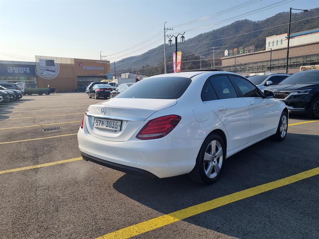 Mercedes-Benz C-Class C200 3