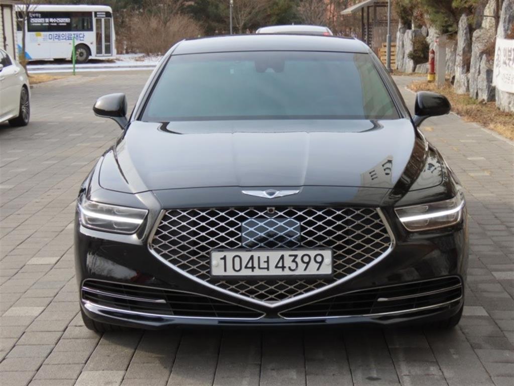 Genesis G90 3.8 GDI AWD Premium Luxury 2