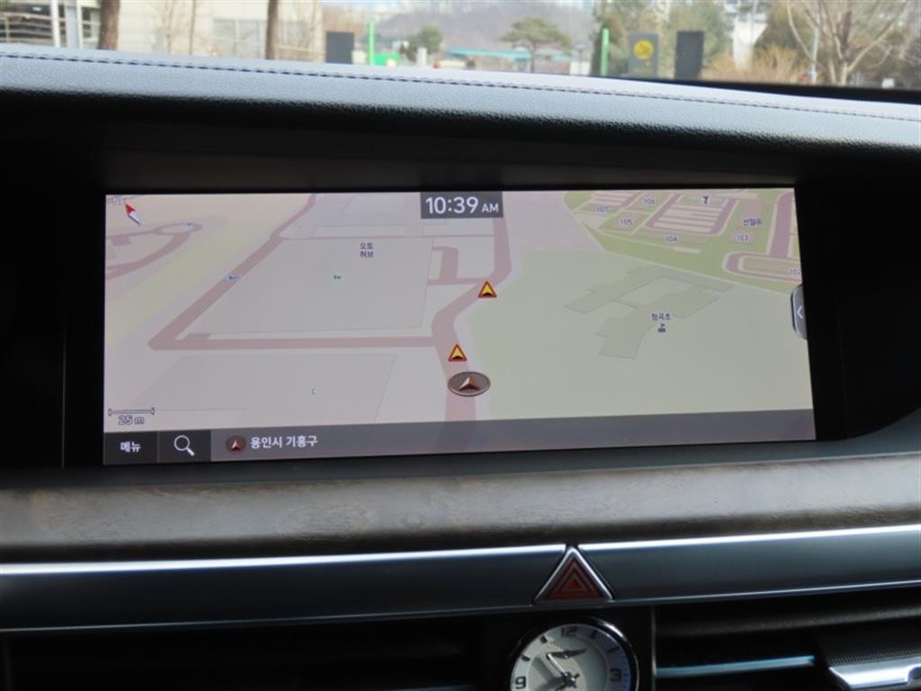 Genesis G90 3.8 GDI AWD Premium Luxury 10