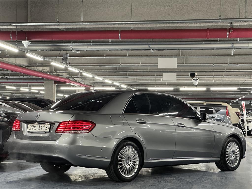 Mercedes-Benz E-Class E300 Elegance 4