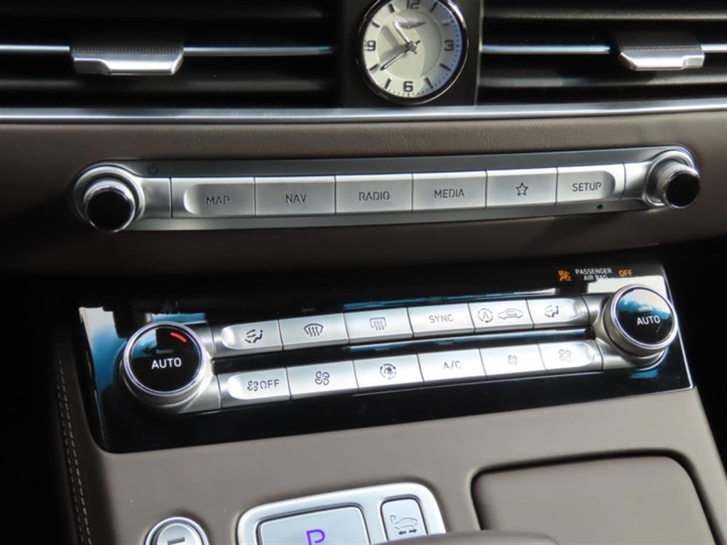 Genesis G90 3.8 GDI AWD Premium Luxury 9