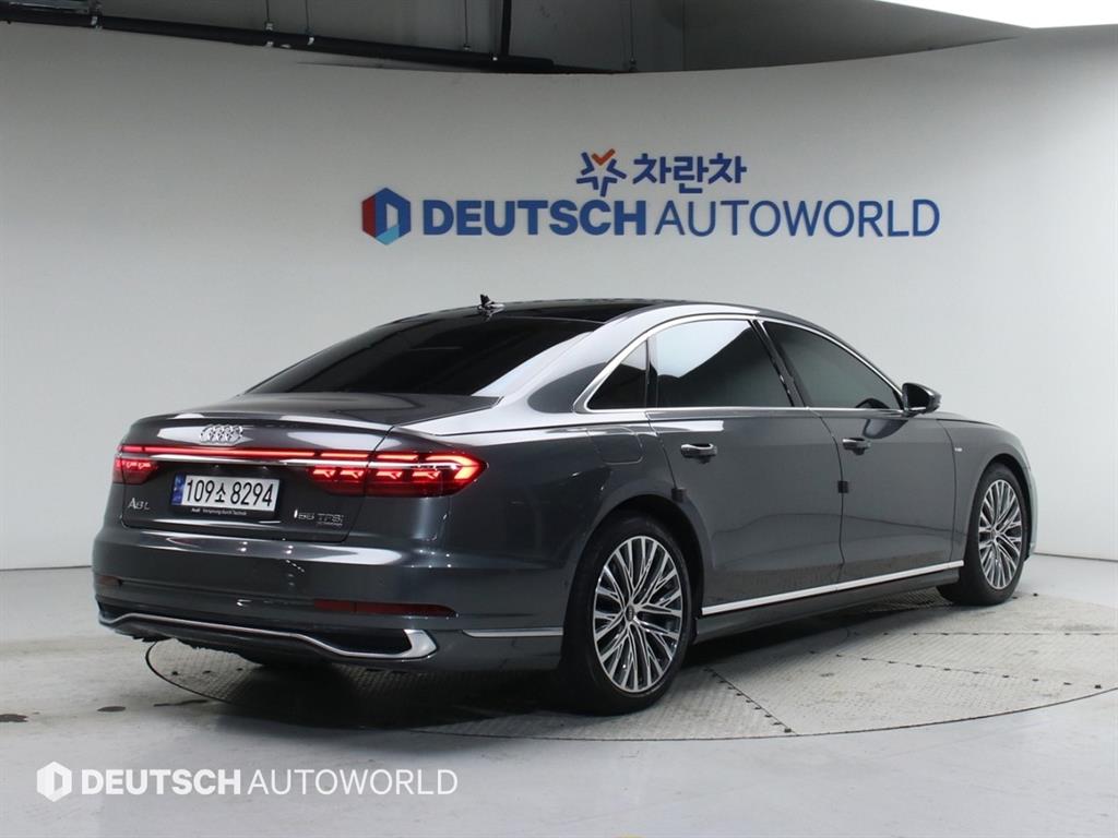 아우디 A8 55 TFSI 콰트로 LWB 프리미엄 사진 2/20