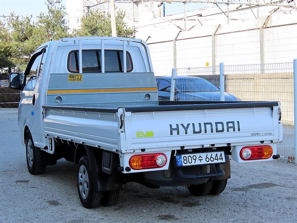 Hyundai Porter 1.0 Ton/ Super Cab/ Long Wheelbase 4