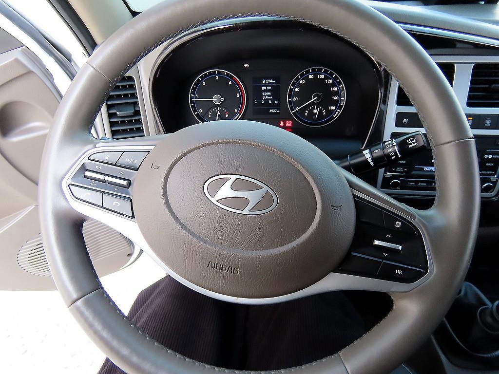 Hyundai Porter 1.0 Ton/ Super Cab/ Long Wheelbase 9