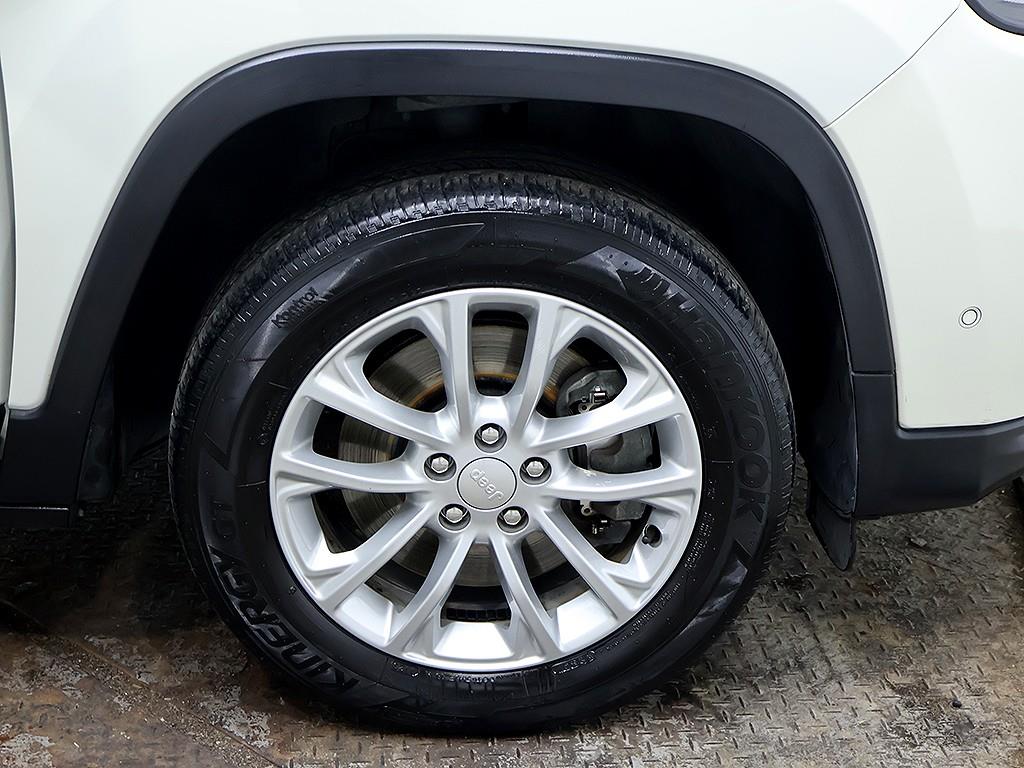 Jeep Cherokee 2.4 Longitude High AWD 9