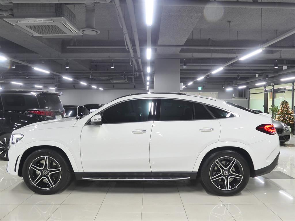 벤츠 GLE 클래스 GLE 400d 4MATIC 쿠페 사진 2/16