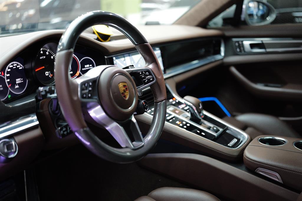 Porsche Panamera 4.0 GTS 7