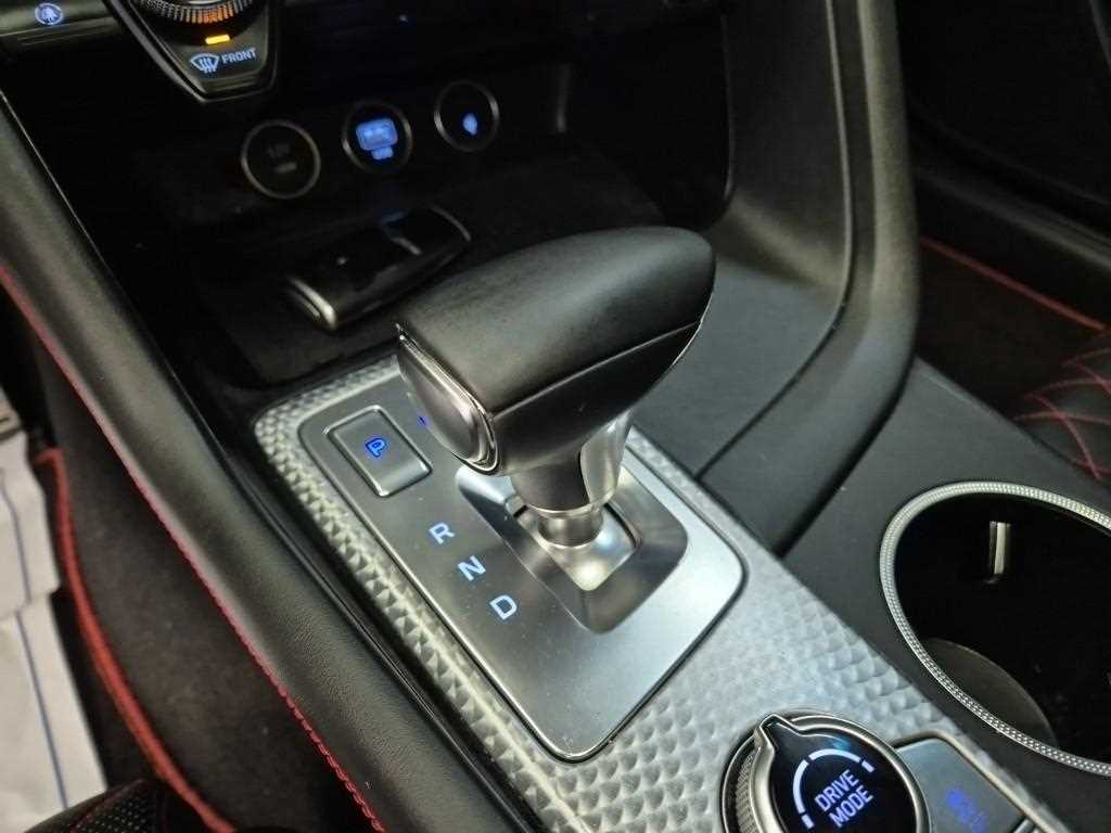 Genesis G70 Gasoline 3.3T 4WD Sport Package 9