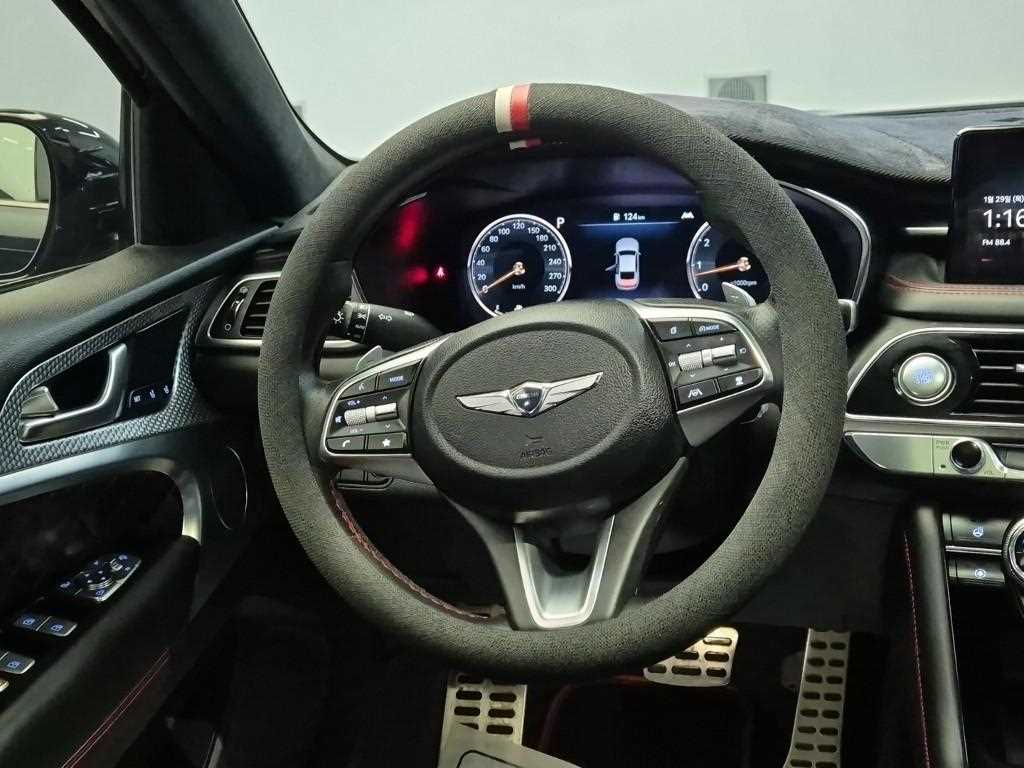 Genesis G70 Gasoline 3.3T 4WD Sport Package 10