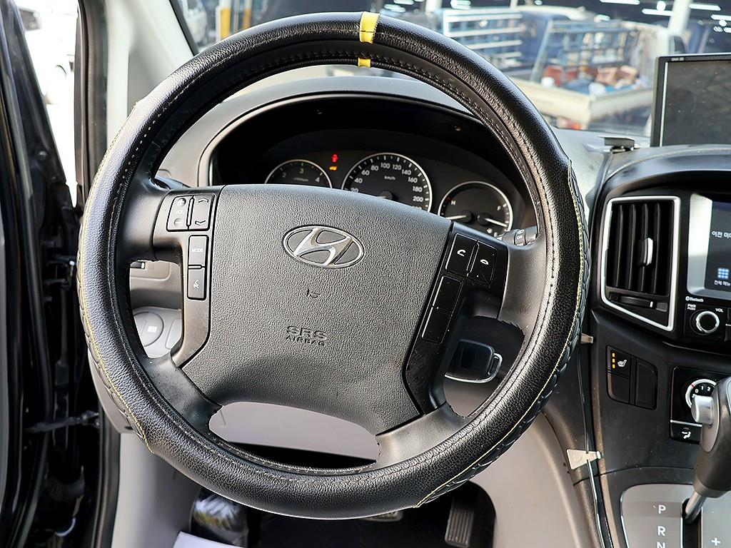 Hyundai Starex 2WD Camping Car 9