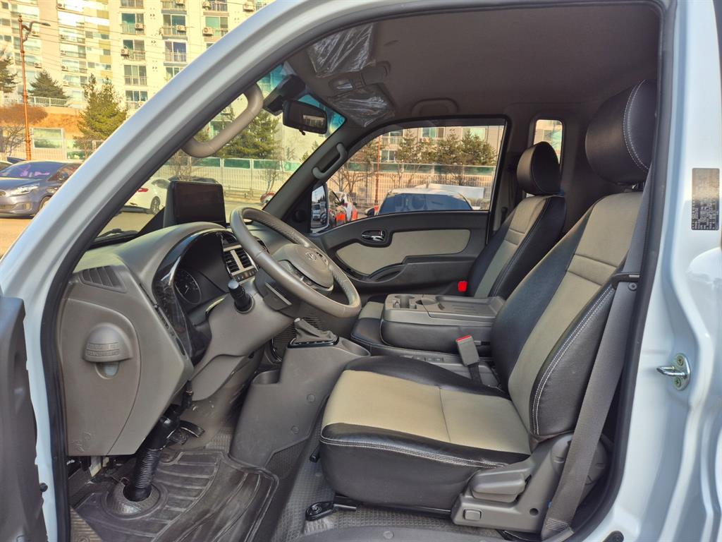 Hyundai Porter 1.0 Ton/ Super Cab/ Long Wheelbase/ Premium Special 8