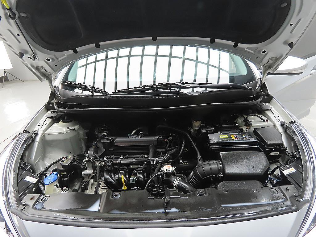 Hyundai Accent 1.4VVT Premium 9