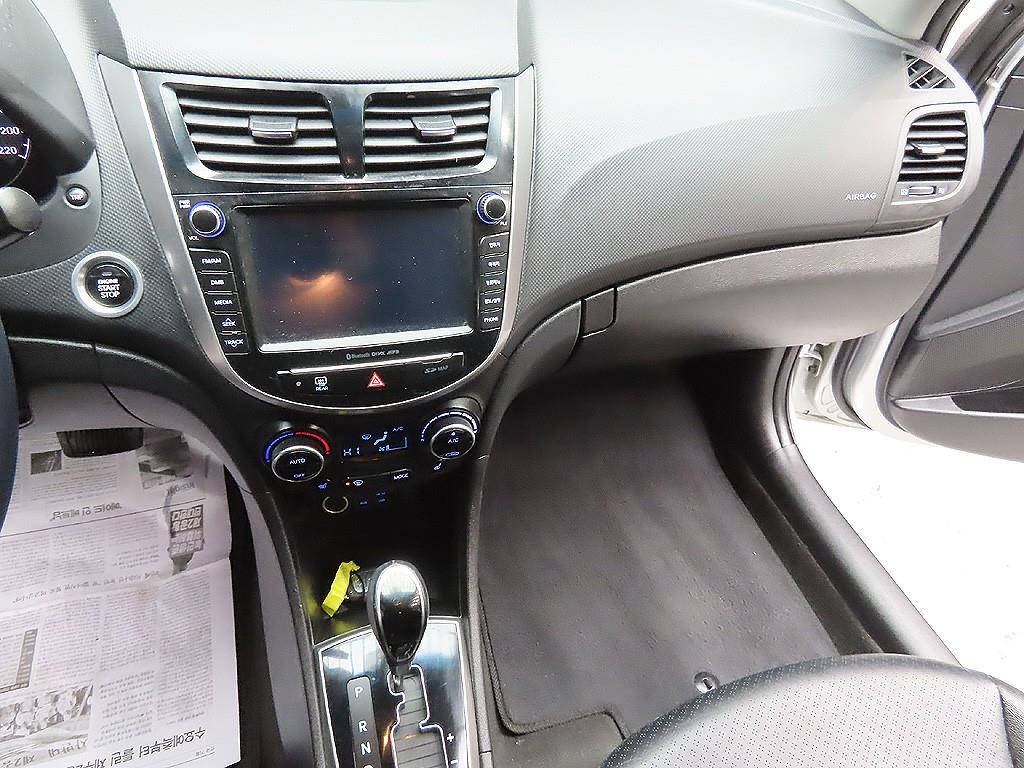 Hyundai Accent 1.4VVT Premium 8