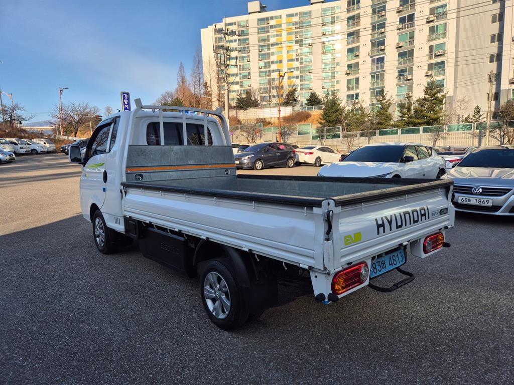 Hyundai Porter 1.0 Ton/ Super Cab/ Long Wheelbase/ Premium Special 4