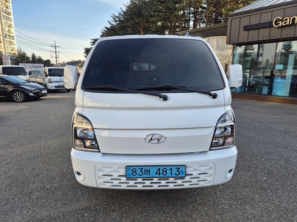 Hyundai Porter 1.0 Ton/ Super Cab/ Long Wheelbase/ Premium Special