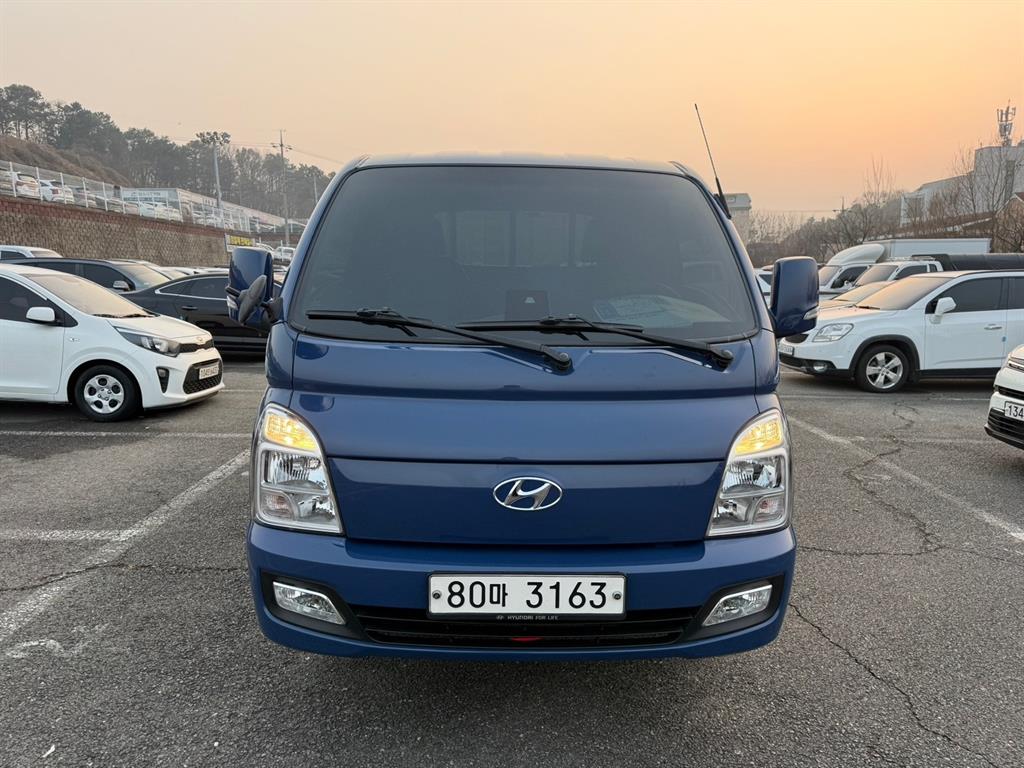 Hyundai Porter 1.0 Ton/ Super Cab/ Long Wheelbase/ CRDi Premium
