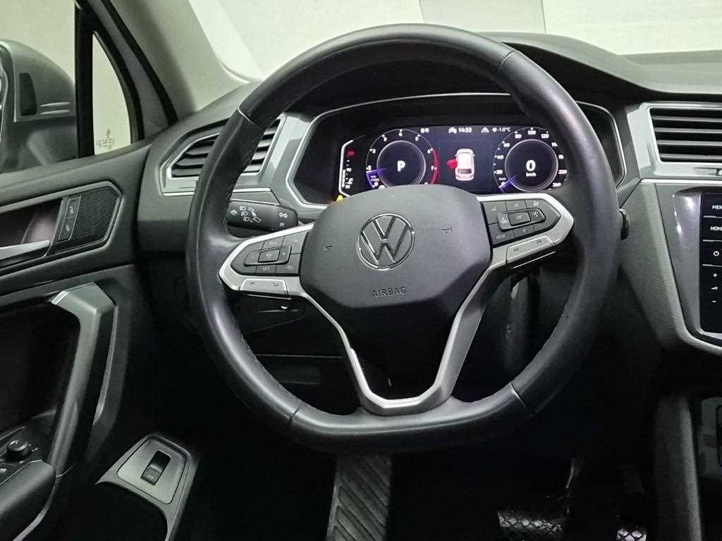 Volkswagen Tiguan 2.0 TSI Prestige 10