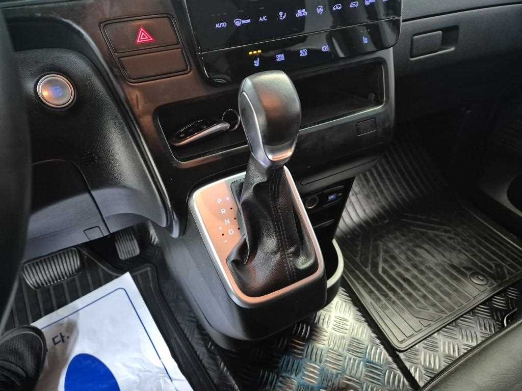 Hyundai Staria LPG Tourer Modern 9