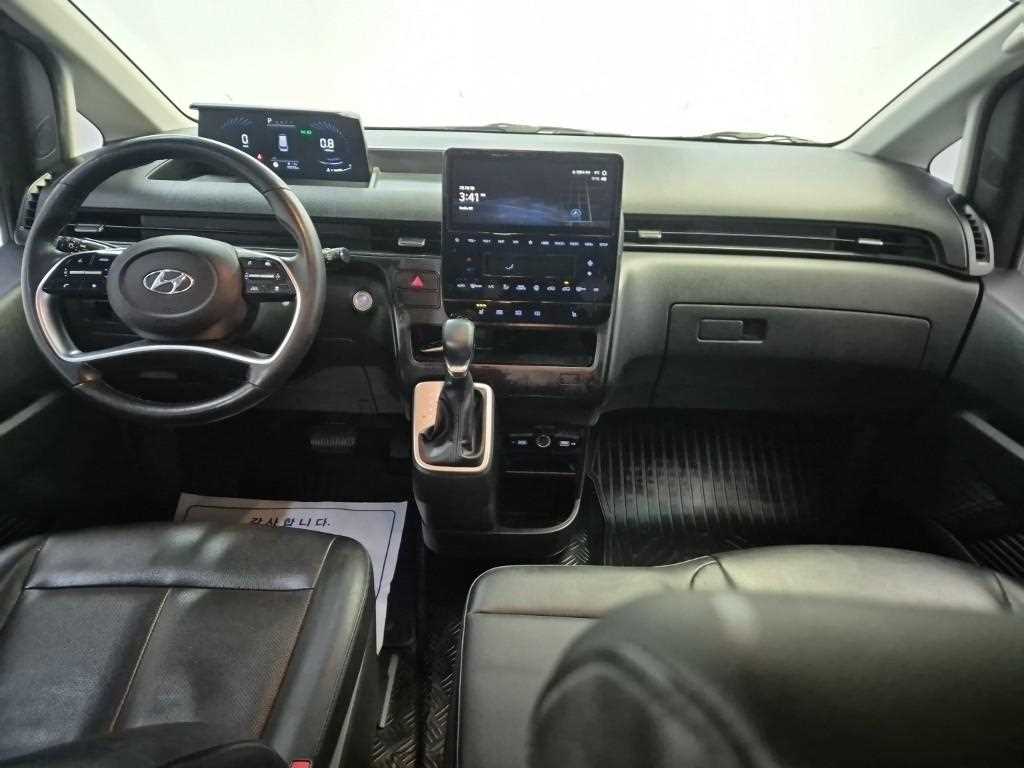 Hyundai Staria LPG Tourer Modern 8