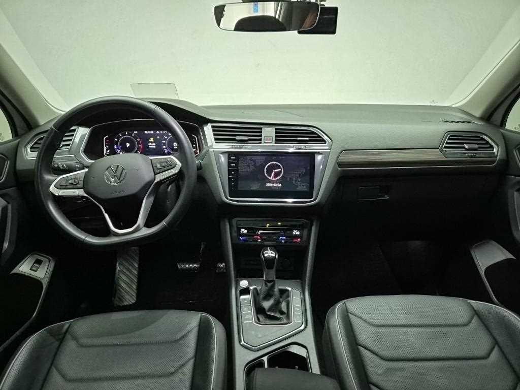 Volkswagen Tiguan 2.0 TSI Prestige 8