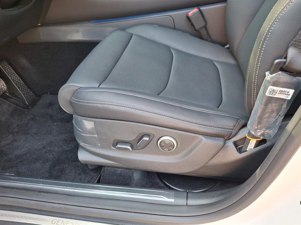 Genesis GV70 2.5T Gasoline AWD 8