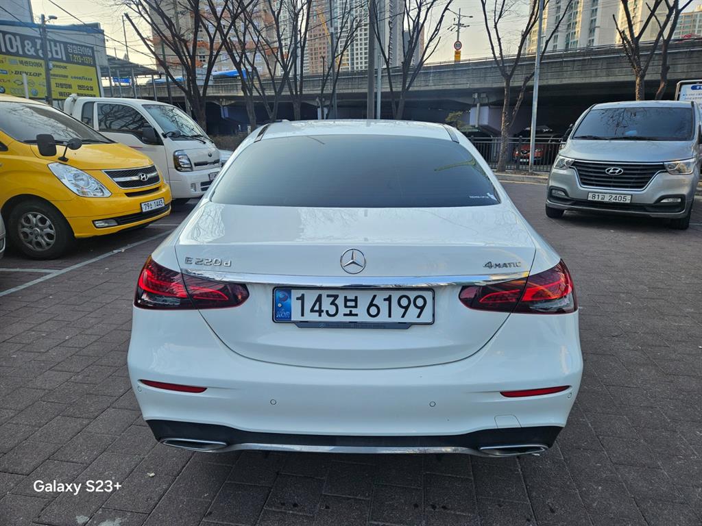 Mercedes-Benz E-Class E220d 4MATIC AMG Line 7