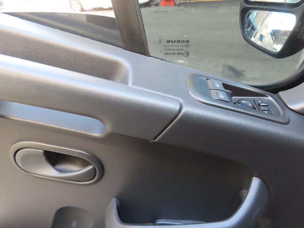 Renault Master 2.3 L 9