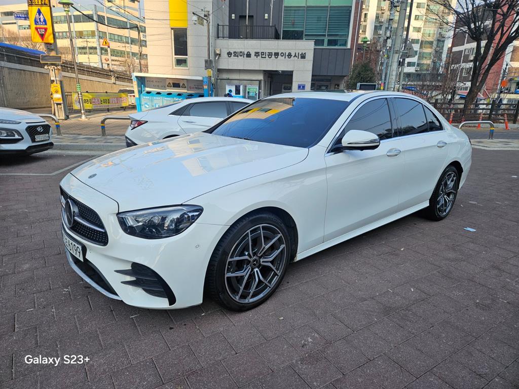 Mercedes-Benz E-Class E220d 4MATIC AMG Line 4