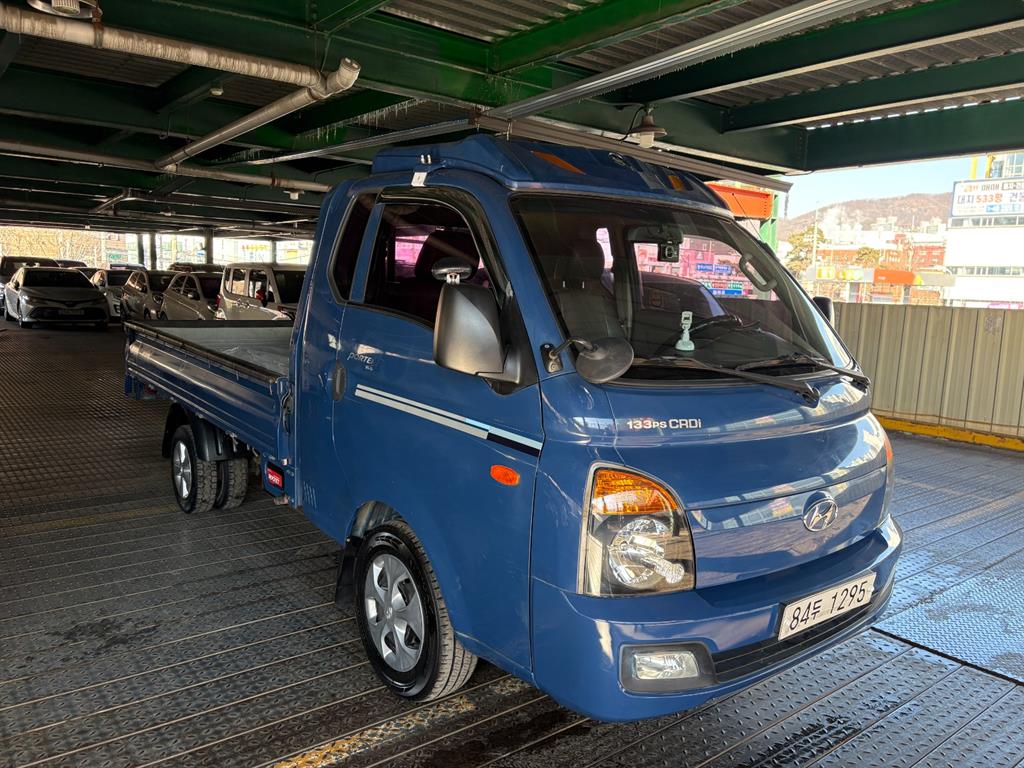 Hyundai Porter 1.0 Ton/ Super Cab/ Long Wheelbase/ CRDi