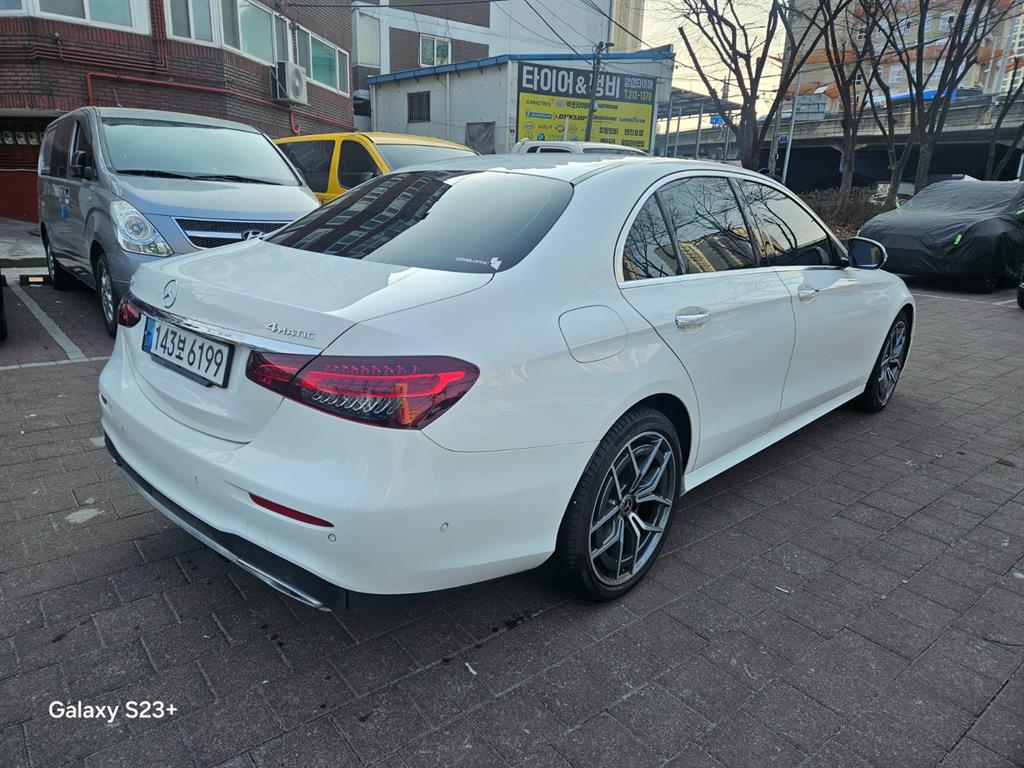 Mercedes-Benz E-Class E220d 4MATIC AMG Line 6