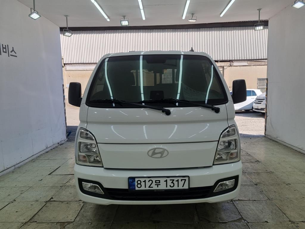 Hyundai Porter Super Cab/ Long Wheelbase/ 2WD Smart