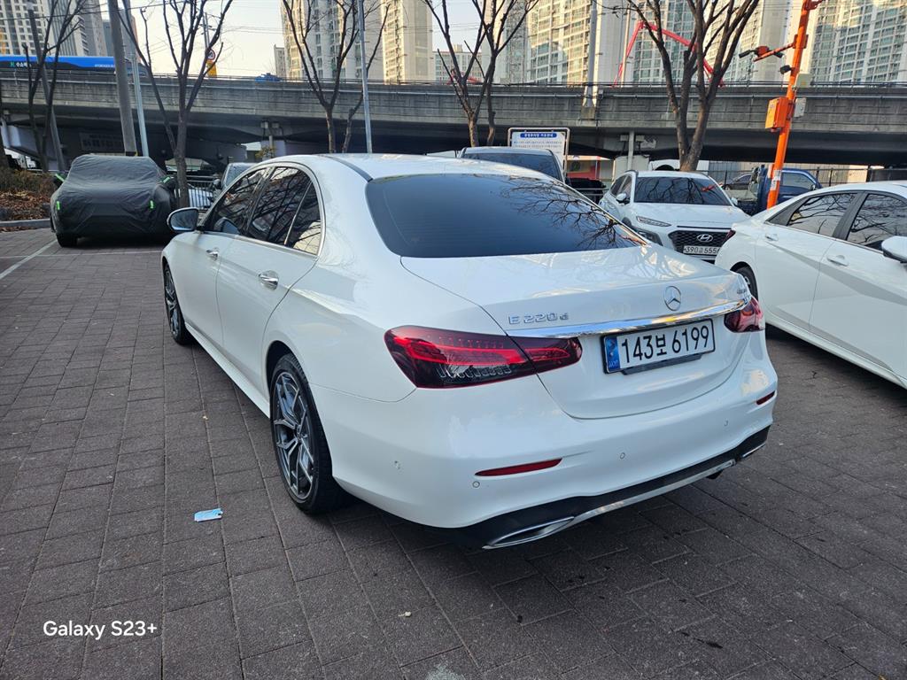 Mercedes-Benz E-Class E220d 4MATIC AMG Line 5