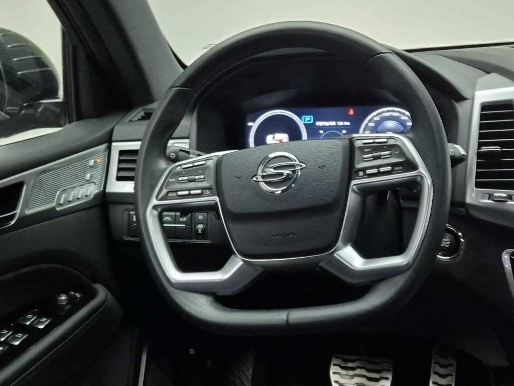 KG Mobility (Ssangyong) Rexton Diesel 2.2 4WD The Black 10