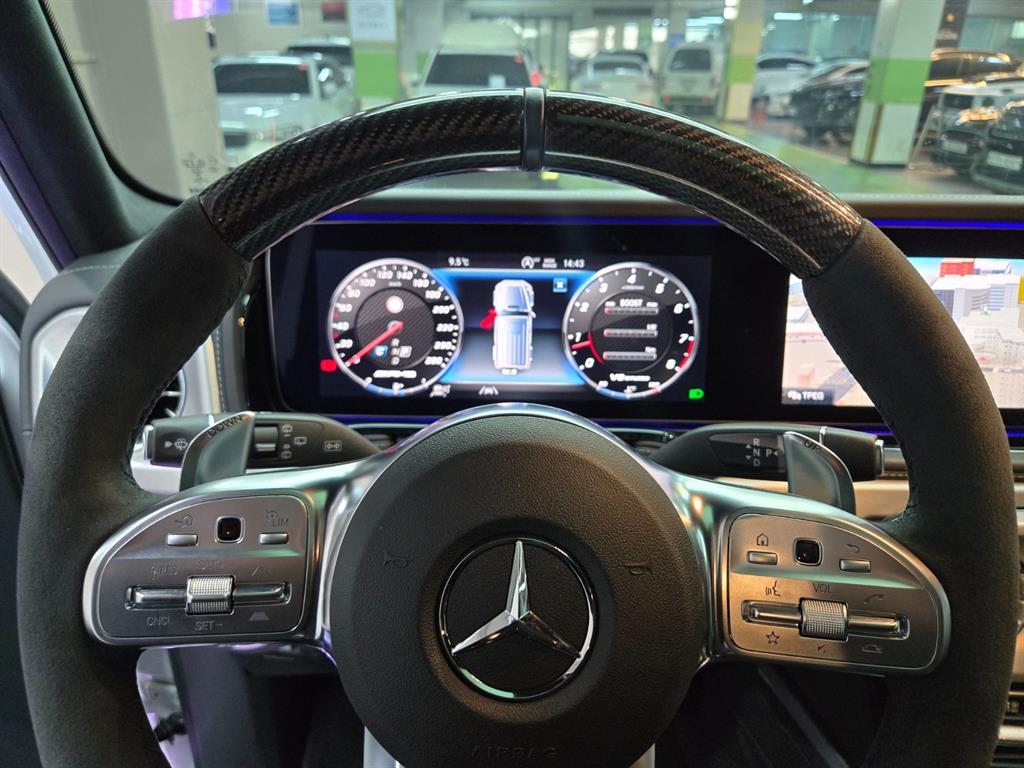 Mercedes-Benz G-Class AMG G63 Edition 9