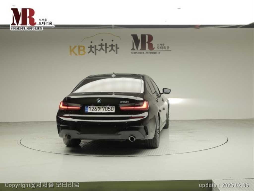 BMW 3 Series 320i M Sport — фото 3